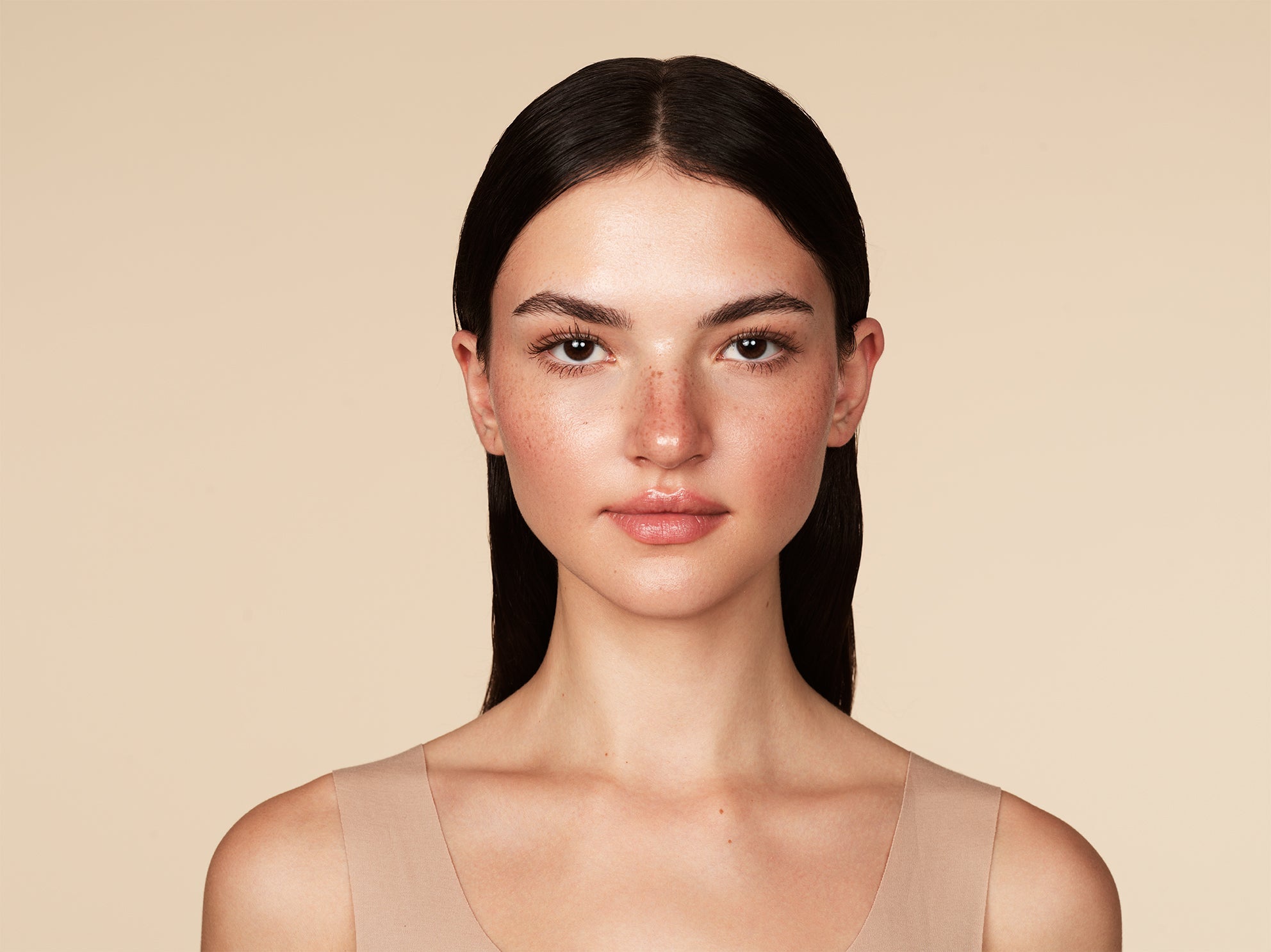 Accesorii de Beauty pentru Rutina de Self-Care Acasa: Gua Sha, Dermaplaning si Ingrijirea Parului